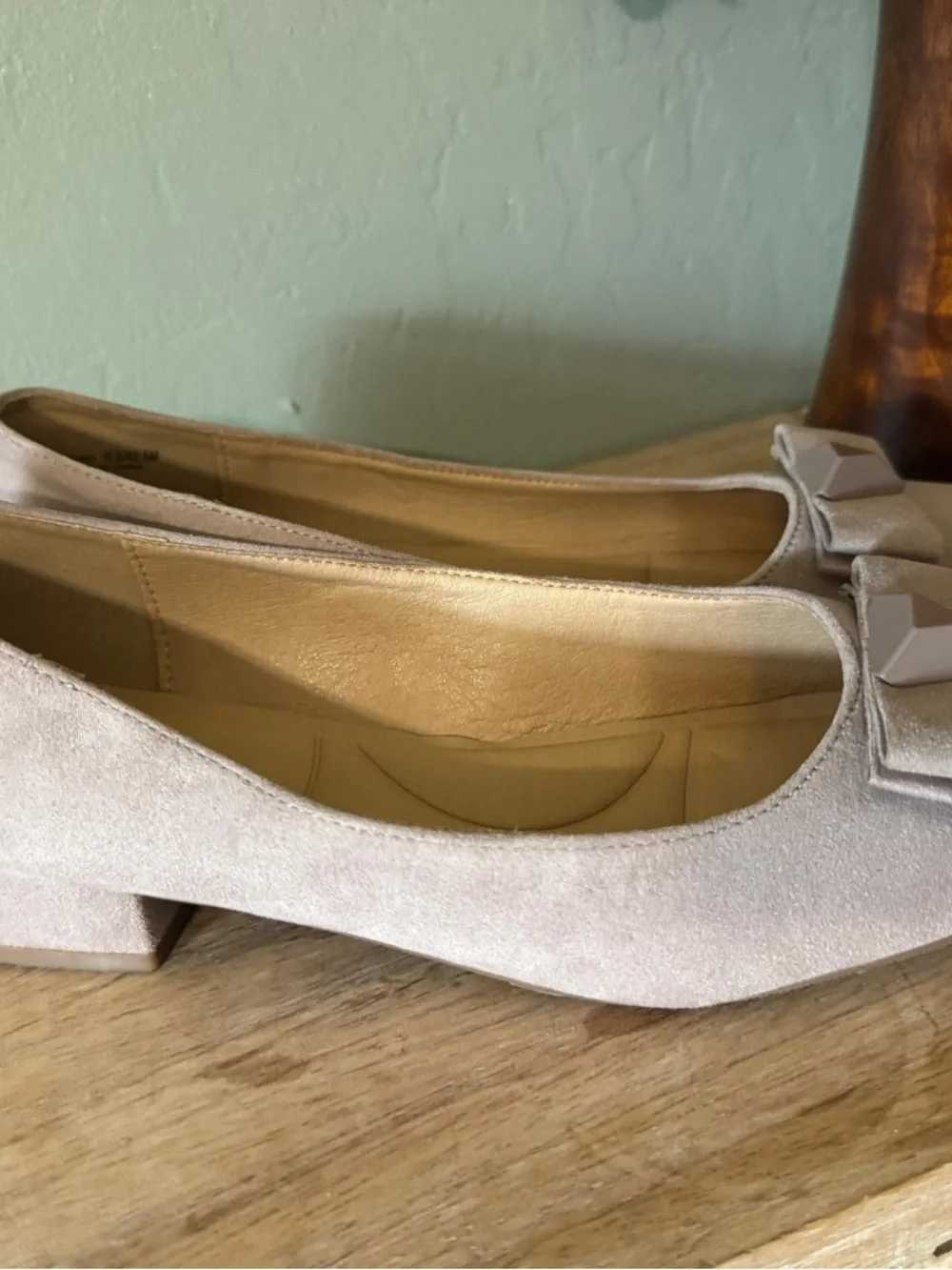 CL by Laundry Nude Suede Pointed Toe Flats Low Heel Chic